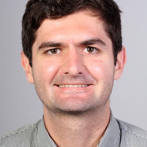 Dr. Eduardo Barros,
